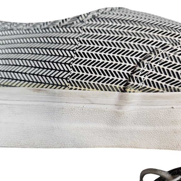 Vans Black & White Mixed Geo Authentic Slim Low Top Sneaker Size 9 Women 7.5 Men - Picture 6 of 16